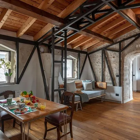 Il Quinto Elemento - Of Charme Apartment